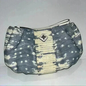 Simply Vera Wang Wristlet Wrist bag Blue and cream ❤️